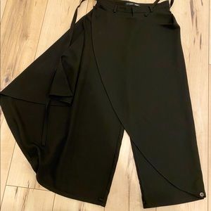 Skirted pants multi functional design in black NWT. Designer.